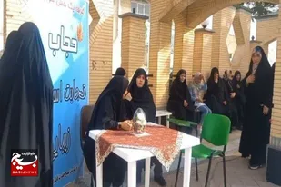 ارائه مشاوره و پاسخگویی در راستای ترویج عفاف و حجاب در غرفه &laquo;یک حس خوب&raquo;