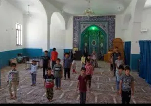 اجرای سرود سلام فرمانده توسط دهه نودی&zwnj;های روستای فخرآباد/برگزاری دوره ضابطین قضایی بسیج در اردکان