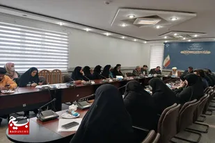برگزاری نشست بانوان فعال و کارآفرین صالح آباد با مسئولین