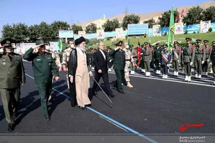 فرماندهان نیروهای مسلح با فرمانده معظم کل قوا تجدید بیعت کردند