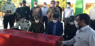 غبار روبی و عطرافشانی گلزار شهدای شهرستان اشکذر