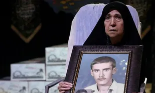 مادرشهید  صدقی چند روز بعد از سرشدن فراق 38ساله درجوار فرزندش آرام گرفت