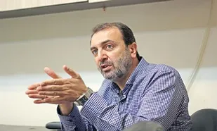 مدافعان حرم در مقابل مسلمان نماها ایستادند
