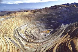 معدن بوکسیت شاهوار ۱۳۲۰ هکتار اجازه کار معدنی دارد/تمام فعالیت های معدن قانونی است