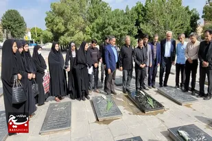 ادای احترام خبرنگاران ملایر به مقام شامخ شهدا
