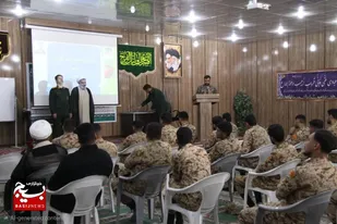 تجلیل از سربازان نمونه در مراسم روز سرباز ناحیه مقاومت بسیج امام حسین(ع) اهواز
