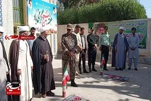آیین گلباران و عطرافشانی گلزار شهدای ایرانشهر به مناسبت هفته بسیج برگزار شد