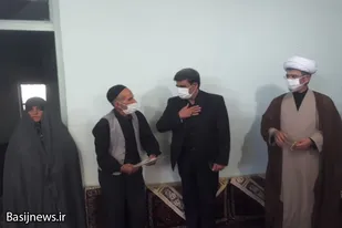 دیدار جمعی از مسئولان با خانواده معظم شهدای قهاوند