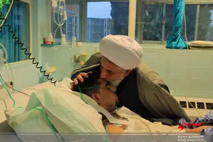 فرمانده و مسئول دفتر نمایندگی ولی فقیه در سپاه کربلا از بسیجیان مجروح اغتشاشات اخیر عیادت کردند