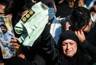 همصدایی با ضدانقلاب برای خلع سلاح حافظان امنیت! / از سانسور شهدای ناجا تا مشابهت سازی با پلیس نژادپرست آمریکا+تصاویر