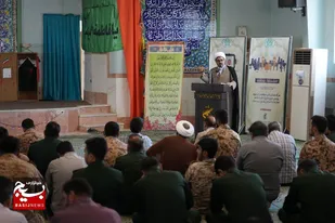 ولی فقیه هادی جامعه به سوی سعادت