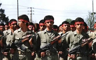 حضور حماسی دانش&zwnj;آموزان در جبهه&zwnj;ها و تشکیل گسترده&zwnj;ترین تشکل دانش&zwnj;آموزی کشور