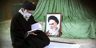 رهبر معظم انقلاب اسلامی در مرقد امام خمینی(ره) و گلزار شهدا حضور یافتند