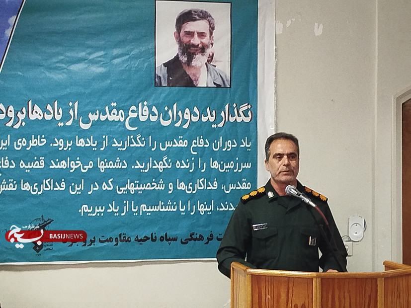امسال رهبر شهید انقلاب در کنار ما نیست اما راه مقاومت و ایستادگی او تا ابد در اراده‌ی ما جاری‌ است