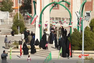 غبار روبی گلزار شهدای گمنام پردیسان قم از نگاه دوربین