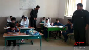80 بسته لوازم&zwnj;التحریر در میان دانش آموزان نیازمند شهرستان چادگان توزیع شد