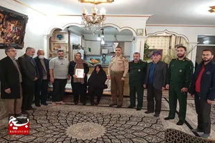 دیدار جمعی از پیشکسوتان سپاه و ارتش و بسیجیان ملایر با خانواده&zwnj;های معظم شهیدان