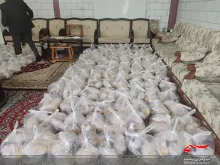 توزیع مرغ همزمان با ایام فاطمیه در غرب شهرکرد