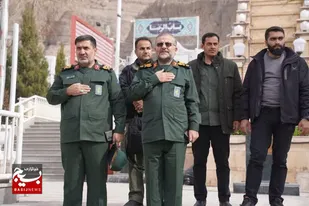 ادای احترام رئیس سازمان بسیج مستضعفین به مقام شامخ شهید سلیمانی و شهدای حادثه تروریستی کرمان