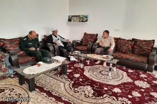 دیدار فرمانده سپاه و امام جمعه قهاوند با خانواده شهدا