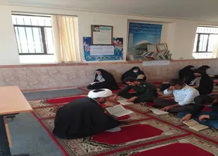 محفل انس با قرآن کریم به مناسبت هفته دفاع مقدس در حوزه مقاومت بسیج شهید حق نظری آسمان برگزار شد.
