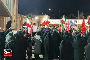 بیست و ششمین تجمع خودجوش مردم شهر صالح آباد در زیر بارش باران رحمت الهی