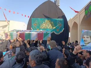 پیکر مطهر شهید گمنام دفاع مقدس تازه تفحص شده در بخش زارچ تشییع شد