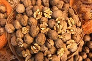 محکومیت ۲ میلیارد ریالی قاچاقچی گردو در ملایر