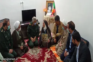 دیدار جمعی از مسئولین شهرستان رزن با خانواده شهید تقی یوسفی