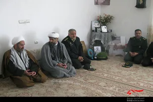 دیدار جمعی از مسئولین نهاوند با خانواده شهید &laquo;شوهانی&raquo;