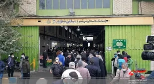 مرغ هست اما نه با نرخ مصوب!/ صف&zwnj;های طولانی مرغ همچنان پابرجاست+فیلم