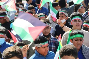تجمع بزرگ&nbsp; استکبارستیزی دانش آموزان در رودبار جنوب برگزار شد