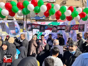 غرفه&zwnj;ای از جنس همبستگی؛ میعادگاه مردم و دانشجویان در جشن چهل و شش سالگی انقلاب