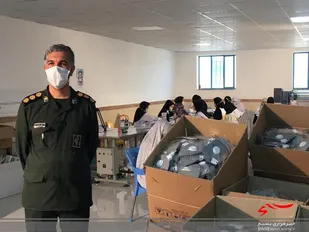 جوانان بسیجی همدان در میدان مبارزه با ویروس کرونا/ تولید روزانه ۱۵ تا ۲۰ هزار ماسک فیلتردار توسط بسیج در همدان