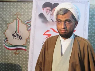 ایران اسلامی با همۀ فشارهای سخت نظامی و اقتصادی، بر بلندای قلّۀ عزت است