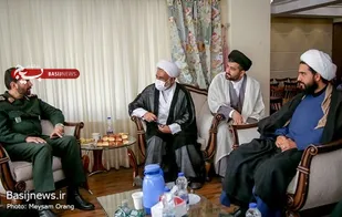 دیدار سردار حسن زاده با خانواده شهدای روحانی حادثه تروریستی حرم مطهر رضوی