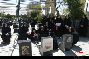 عطرافشانی مزار شهدای همدان با حضور بسیجیان واحد مقاومت شهیده &laquo;حبیبی&raquo; همدان