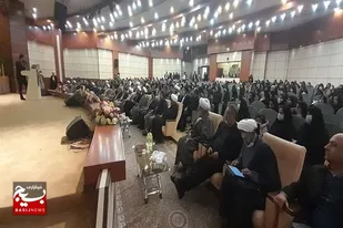 محفل شعر &laquo;عقیق سرخ&raquo; به مناسبت دهه مقاومت در شهرستان ایرانشهر برگزار شد