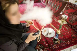 محرومیت عاطفی عامل اصلی گرایش دختران به قلیان  است