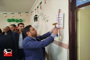 نواخته شدن زنگ انقلاب در دبیرستان شهید سلیمانی شهر زنگنه