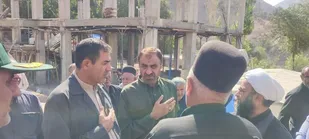برای خدمت به مردم باید شبانه روز تلاش کرد