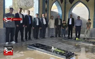 گلباران و عطر افشانی قبور مطهر شهدای روستای منجرموئی