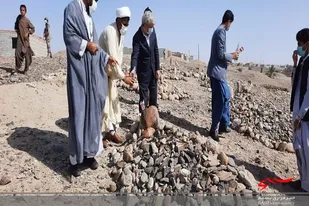 برگزاری مراسم آیین غبار روبی مزار شهیدان محمدی در ایرانشهر
