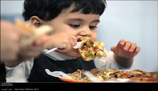 تبلیغات تجاری چگونه تغذیه کودکان را بهم زده است؟