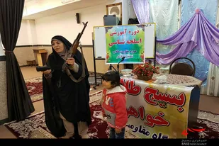 برگزاری کلاس آموزش اسلحه&zwnj;شناسی خواهران طلبه بسیجی ملایر