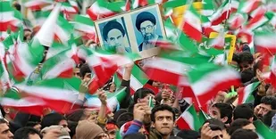 گفتگو پدر و فرزند درباره حضور در راهپیمایی ۲۲ بهمن