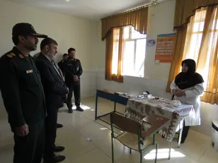 گروه جهادی یاوران مهدی در هفتادوهفتمین اردوی جهادی خود بیش از سی خدمت پزشکی، مشاوره خانواده و حقوقی ،طب سنتی و تخصص های مختلف به مردم روستای چهلخانه خدمت رسانی کردند
