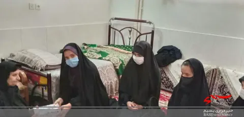 جمعی از خواهران نوجوان بسیجی پایگاه فاطمیه 11با خانواده شهید علی آقایی دیدار نمودند
