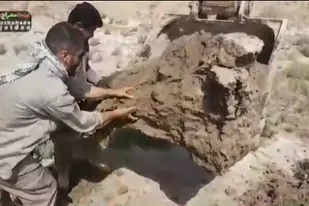 کشف پیکر مطهر یک شهید در جزیره مجنون