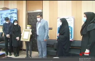 وزیر دفاع از خانواده شهید مدافع سلامت شهرستان دشتستان تجلیل کرد